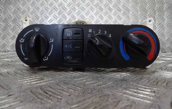 Nissan Terrano Climate control unit EA01236701