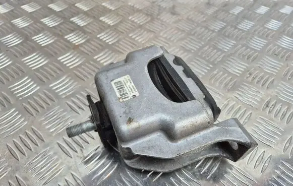 Engine mount bracket