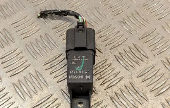 Land Rover Discovery Sport Glow plug pre-heat relay 0281003123