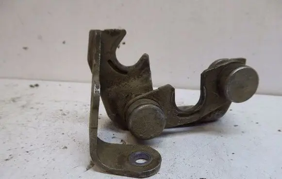 Opel Zafira B Gearbox mount 55351491