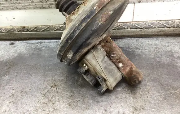 Mercedes-Benz W123 Brake booster 523358