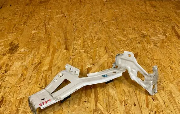 Audi e-tron Fender mounting bracket 4KE803504