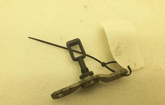 Volkswagen Touareg I Rear glass lock/latch 7L6845137C