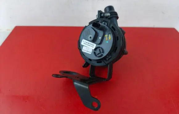 Mercedes-Benz C W206 Water pump A0005003101