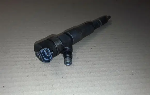 BMW 5 E39 Fuel injector 0445110029