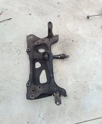 Volkswagen Touran III Front subframe