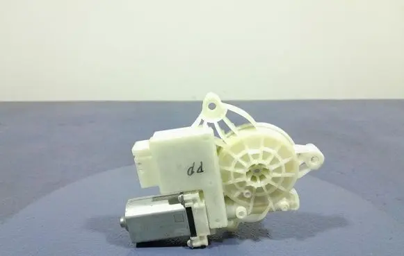 BMW X6 M Front door window regulator with motor 9450070