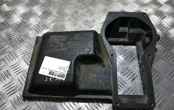 Volkswagen PASSAT B3 Air filter box 051133837a 859129620