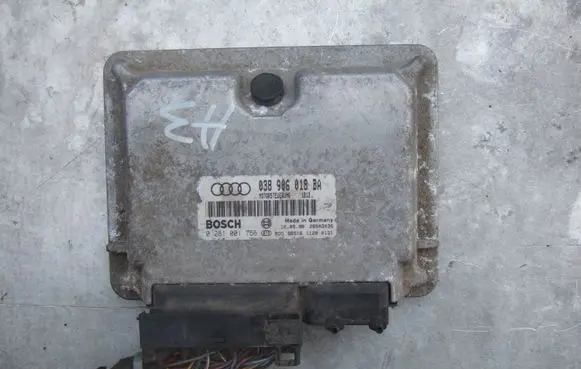 Audi A3 S3 8L Engine control unit/module 038906018BA 0281001756