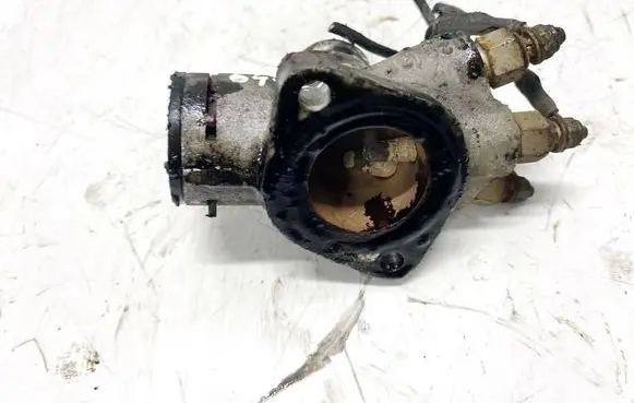 Volkswagen Golf III Engine coolant pipe/hose 028121145E