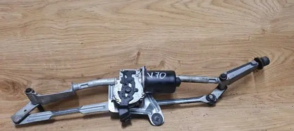 Volvo XC70 Front wiper linkage and motor 8648345