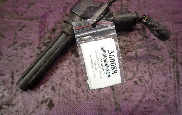 Skoda Fabia Mk3 (NJ) High voltage ignition coil 04C905110E