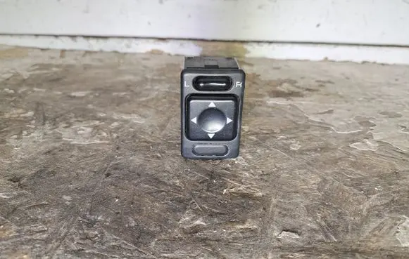 Subaru Impreza II Wing mirror switch
