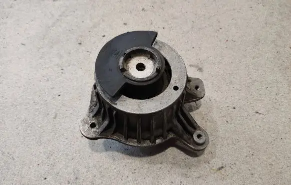 Mercedes-Benz E W213 Engine mount bracket A2132403500