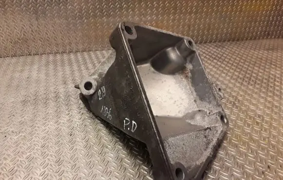 Mercedes-Benz CLS C219 Engine mounting bracket 2722231604 A2722231604
