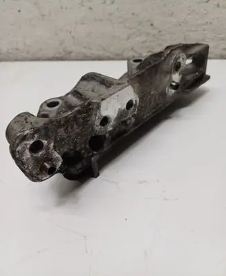 Peugeot 3008 II Engine mounting bracket 9810967480