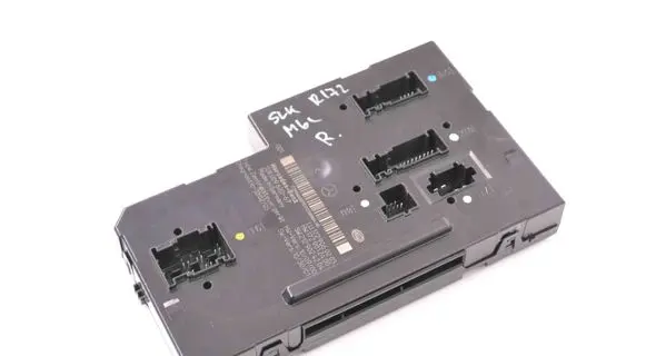 Mercedes-Benz SLK R172 Central body control module 5DK009620 A1729060205