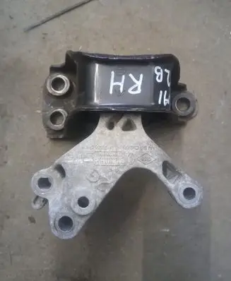 Nissan Qashqai Engine mount bracket 112846249R