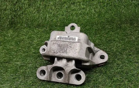 Opel Mokka Engine mount bracket 95418204