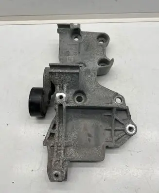 Mercedes-Benz A W177 Generator/alternator bracket 117105989R