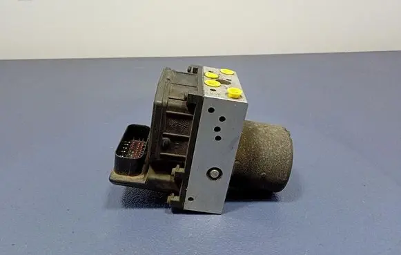 BMW 5 E39 ABS Pump 6756340