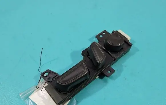 Toyota C-HR I Seat control switch 18A958 IMPRK1590830