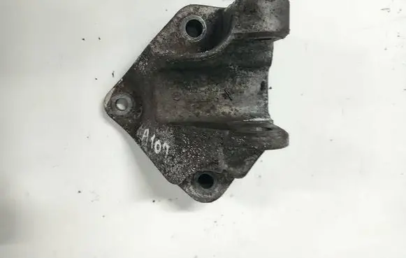 Nissan Qashqai Engine mounting bracket F8044000