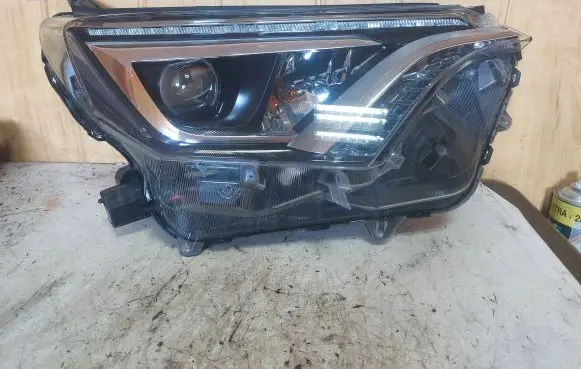 Toyota RAV 4 (XA40) Headlight/headlamp
