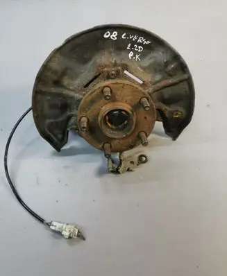 Toyota Corolla Verso AR10 Front wheel hub
