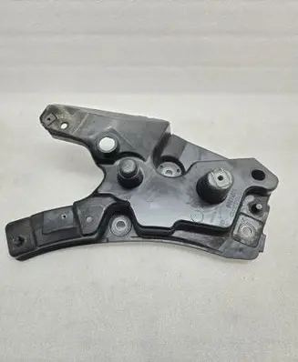 Volvo XC60 Fender mounting bracket 32211308
