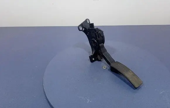 Jeep Grand Cherokee Accelerator throttle pedal 52124785AE
