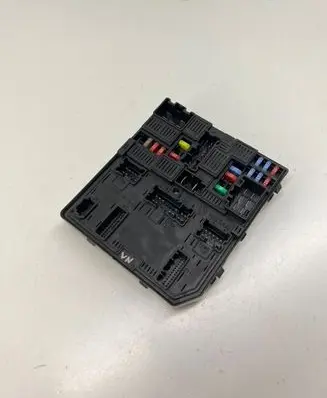 Nissan Qashqai Fuse module 284B74BA0A 521501F10 1314023381