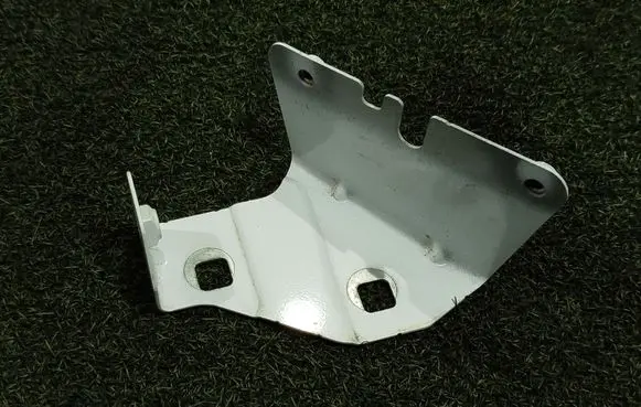Opel Vivaro Fender mounting bracket 52045R