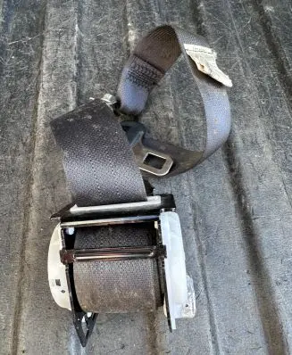 Infiniti M30 Rear seatbelt C7127111 TKAB2EG576 1074992
