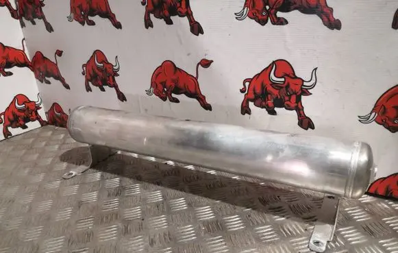 Vacuum air tank