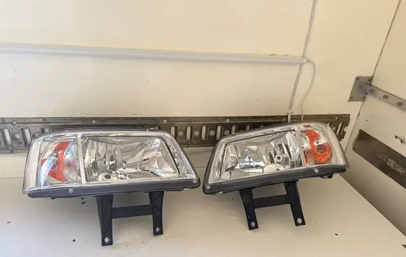 Volkswagen Multivan T5 Headlights/headlamps set 084411168L 4411168R