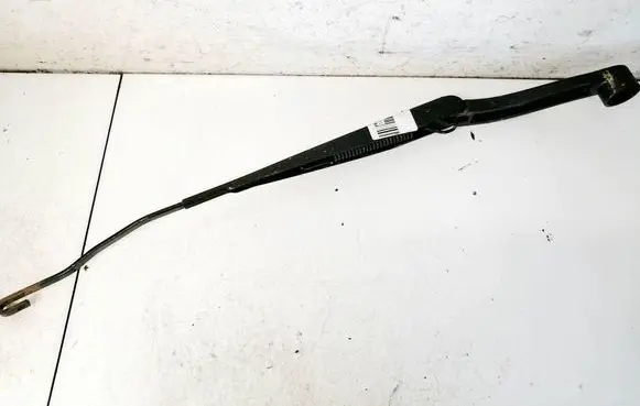 Chevrolet Orlando Front wiper blade arm