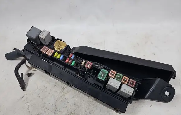 Toyota Corolla Verso AR10 Fuse module