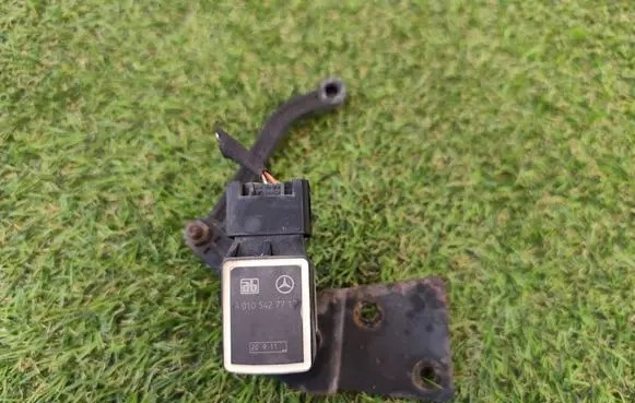 Mercedes-Benz GL X164 Air suspension front height level sensor A0105427717