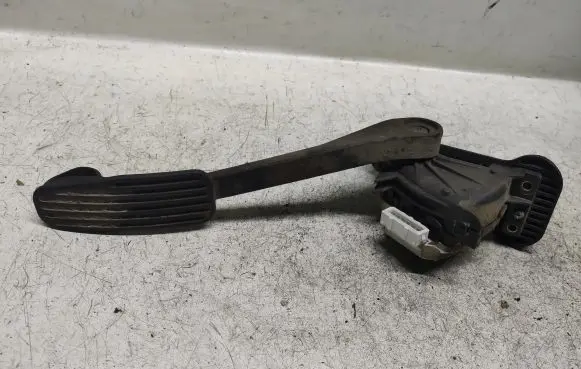 Volvo XC70 Accelerator throttle pedal 30636003
