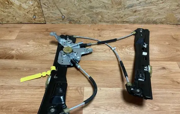 Opel Insignia A Front door electric window regulator 20952453 964838108