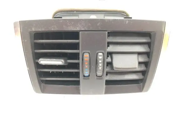 Rear air vent grill