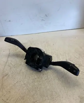 Wiper turn signal indicator stalk/switch