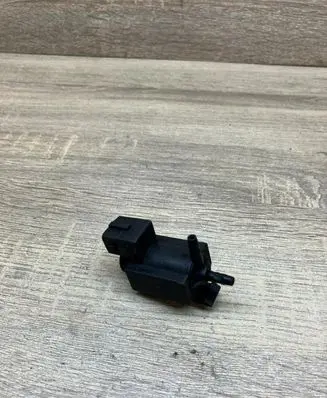 BMW 5 E39 Turbo solenoid valve 1742712 72234100 04T353