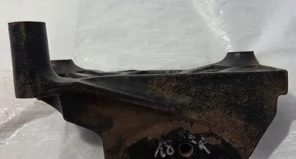 Opel Zafira B Gearbox mounting bracket 332253673