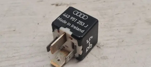 Volkswagen PASSAT B5 Other relay 443951253J 899511000