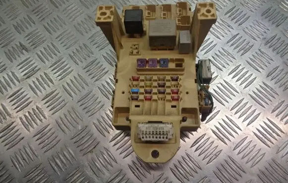 Toyota Yaris Fuse box cover 82730-0D020-A