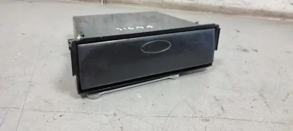 Mitsubishi Sigma Glove box