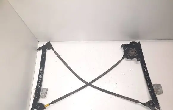 Rear door manual window regulator