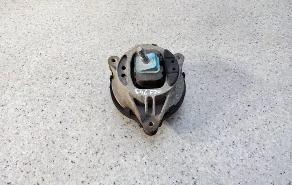 Engine mount bracket